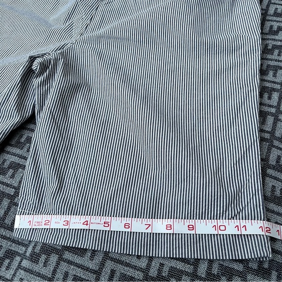 TOMMY HILFIGER Seersucker Casual Flat Front Shorts - Warm Charcoal & White - 36 - Picture 8 of 11